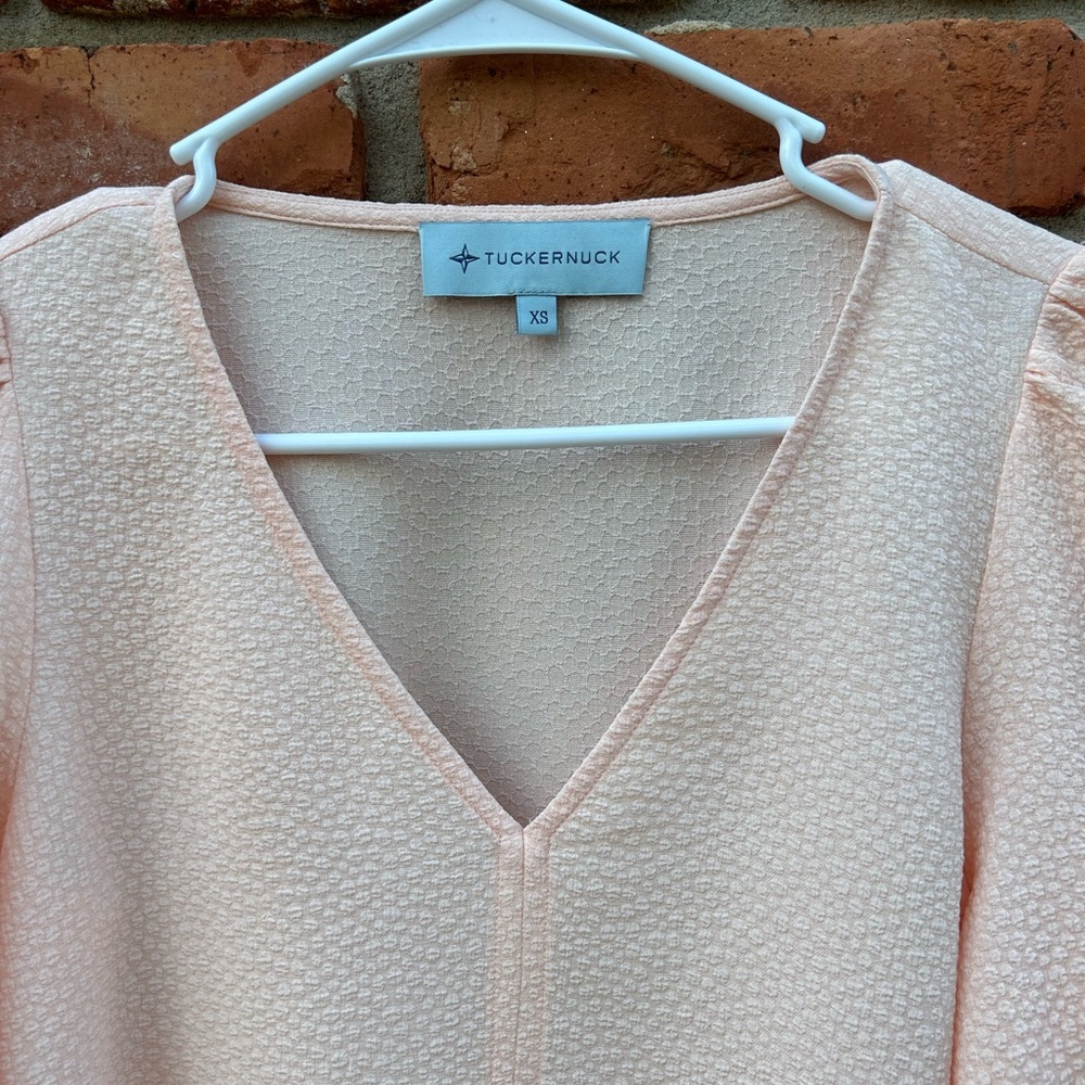 Tuckerneck Peach Pink V-Neck Bell Sleeve Blouse XS - Picture 2 of 7